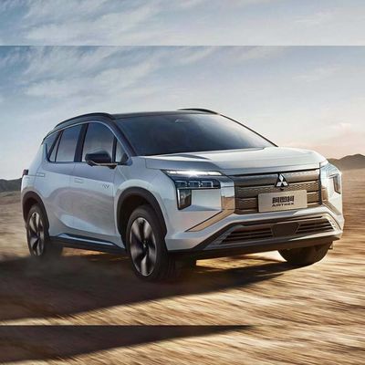 İyi bir fiyat. 520km menzil Mitsubishi AIRTREK Çin Elektrikli Araba 4 Dört Tekerlekli Araba Araç Uzunluğu x Genişliği x Yüksekliği mm 4630*1920*1728 çevrimiçi