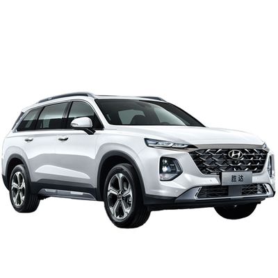 İyi bir fiyat. 2023 Hyundai Santa Fe yakıtla çalışan 0 km kullanılmış araba en iyi satış promosyon indirimleri ile çevrimiçi